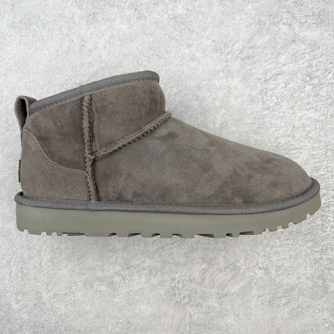 Pick up locally 💰520 UGG Zhou Dongyu's same style 6109 classic autumn and winter sheep fur integrated snow boots. All shoes are made from ZP. Longfeng A-grade Australian imported sheep fur integrated men's and women's boots. Brand OEM production line. Fully follow the ZP process. OEM original pattern maker. Adhering to the principle of no original shoes and no development selection. Pay attention to every detail. The most authentic version on the market TREADLITE "Light Wing" technology outsole Lightweight/durable/flexible/pile type [solemn after-sales commitment] If there are major quality problems such as degumming/broken bottom within one month, we will directly replace it with a new one for you! Size: 35 36 37 38 39 40 41 42 43 44 45 Coding: by2936050